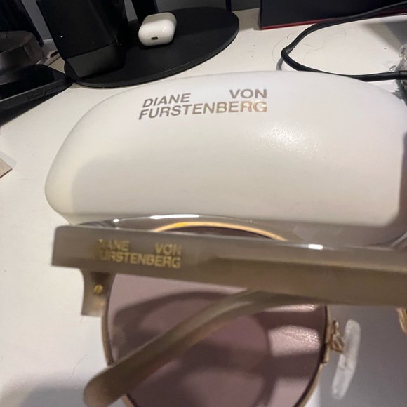 DVF sunglasses - Picture 4 of 4